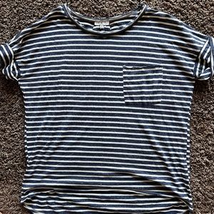 Navy Striped Umgee tee sz M
